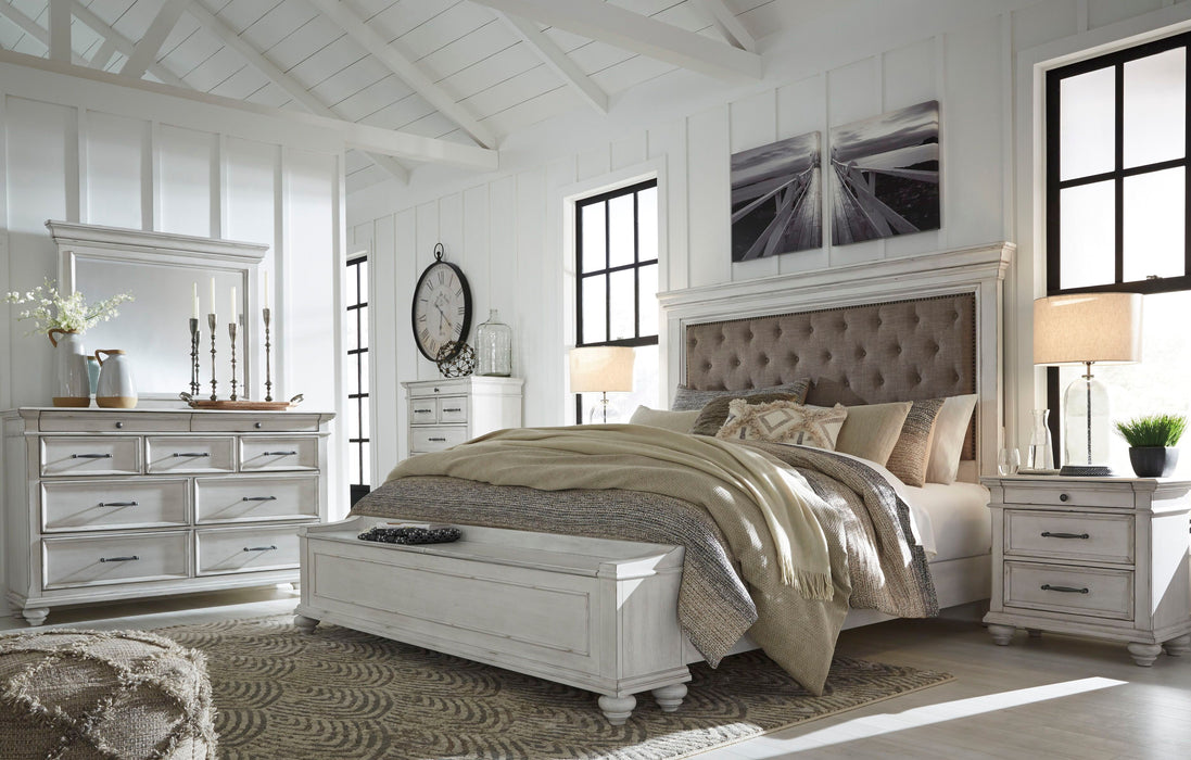 Kanwyn - Upholstered Panel Bed