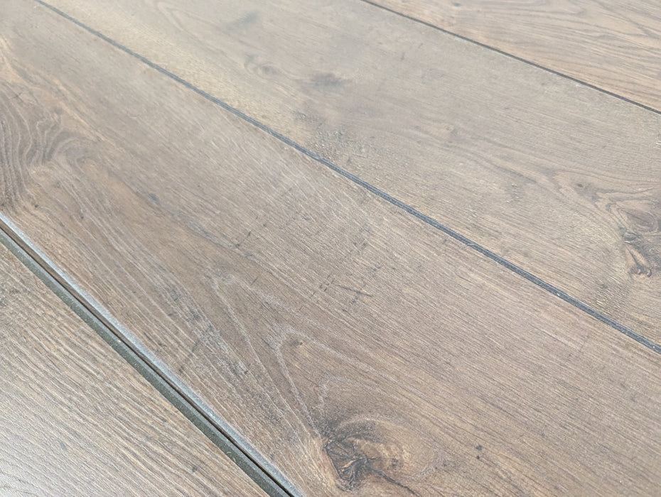 Clearance - Laminate Floor Planks - Deep Wood