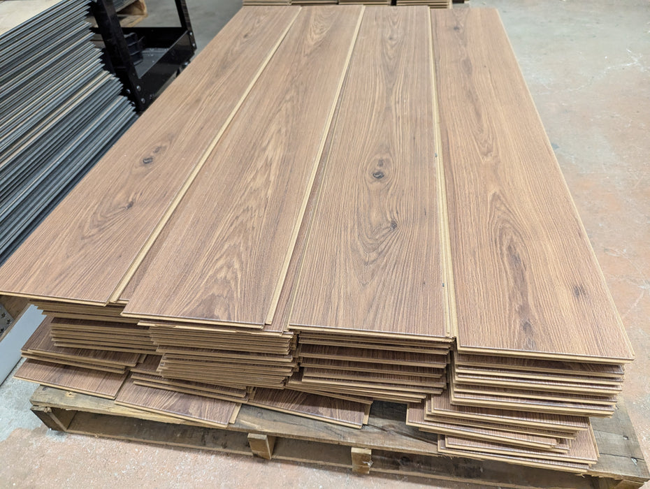 Clearance - Laminate Floor Planks - Woodchuck Burrow