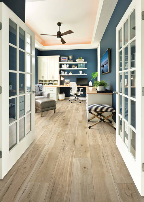 CLEARANCE - Mohawk - RevWood Premier - Morena Bluffs - Fresh Spring Pecan - Laminate