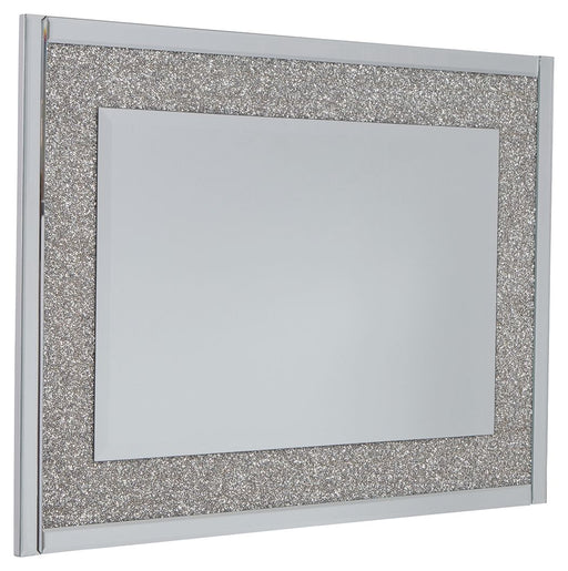 Kingsleigh - Metallic - Accent Mirror - Rectangular Cleveland Home Outlet (OH) - Furniture Store in Middleburg Heights Serving Cleveland, Strongsville, and Online